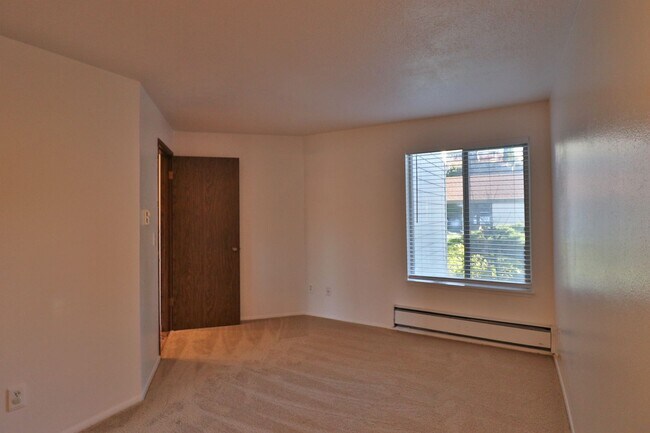 Building Photo - Amazing Views! 2 Bedroom Now Available!