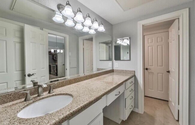 Building Photo - 2700 Revere St