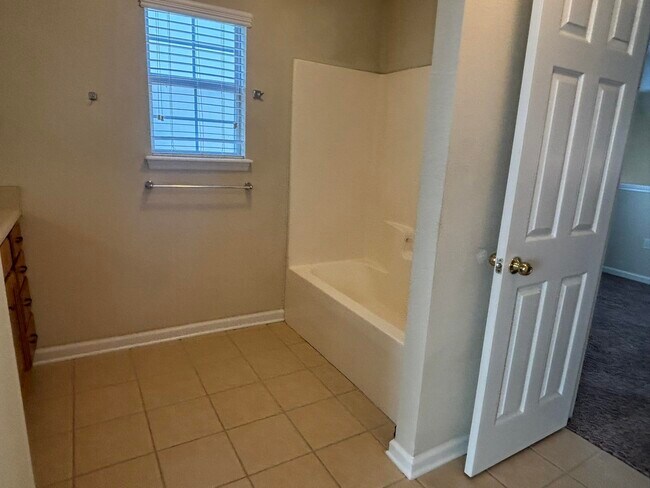 Building Photo - 4434 Gearhart Rd