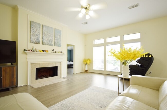 Building Photo - 3219 Summerland Dr