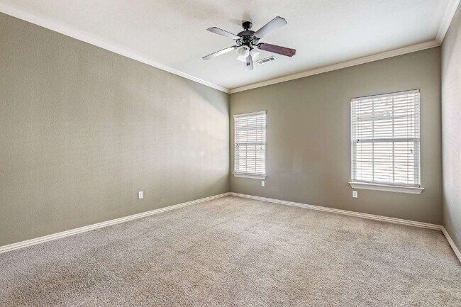 Building Photo - 537 N Keats Dr