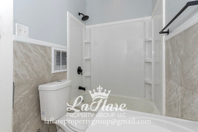 Building Photo - 631 Clark St