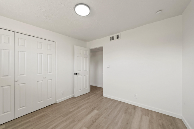 Building Photo - 3431 S Pantano Rd