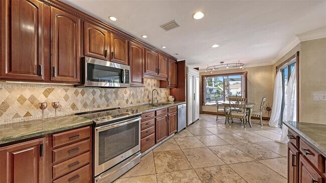 Building Photo - 4216 Plumosa Terrace