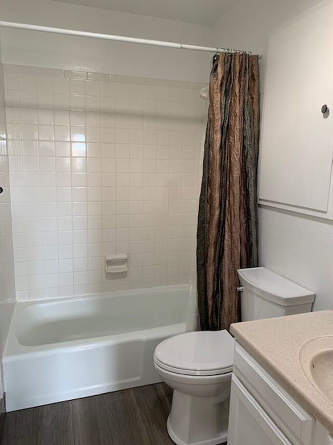 Building Photo - Beautiful 4 Bedroom Quad Level Located in Buffalo Ridge!!!!