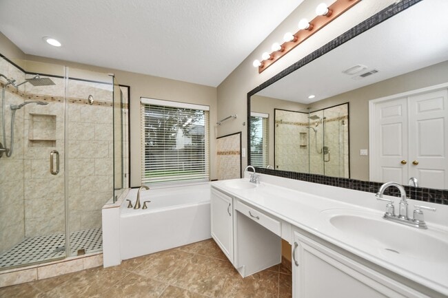 Building Photo - 3003 Silver Spur Dr