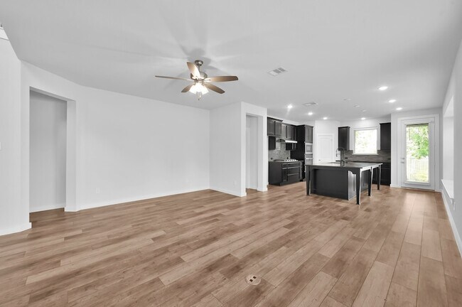 Building Photo - 109 Morning Nook Ct