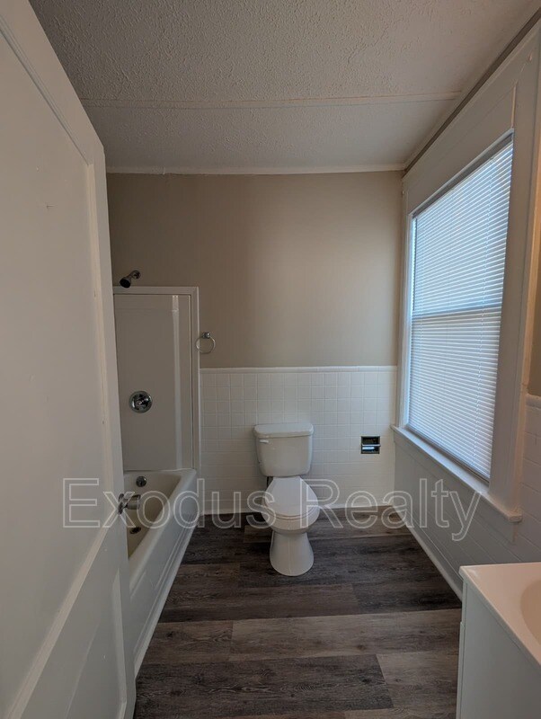 Building Photo - 105 Gordon St