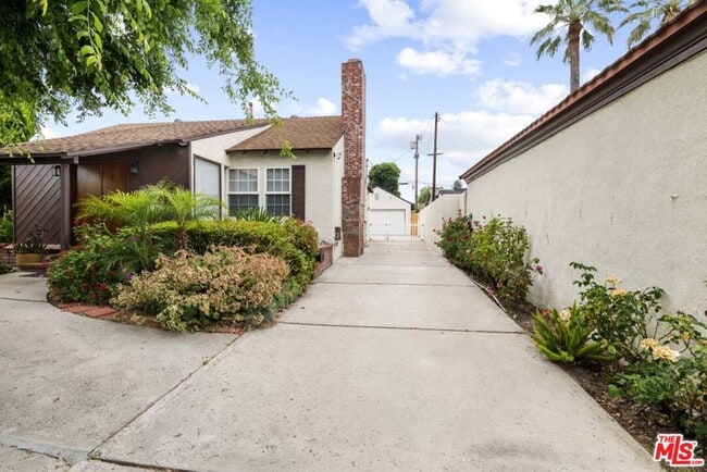 Building Photo - 4753 Saloma Ave