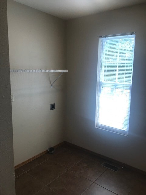 Building Photo - 3 Bedrooms, 2 Bathrooms, 2 Car Garage Clos...