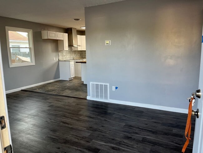 Building Photo - 1503 Edendale Rd