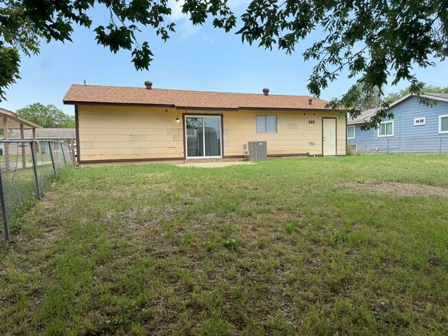 Building Photo - 132 Meadow Way
