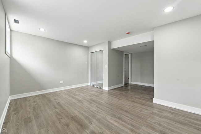 Building Photo - 4351 S King Dr