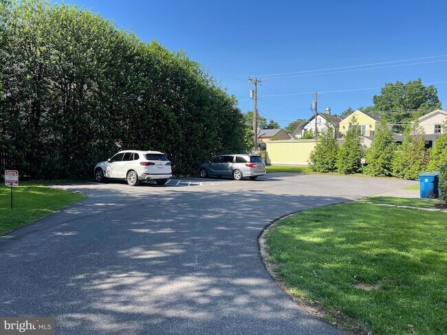 Building Photo - 100 Mulberry St