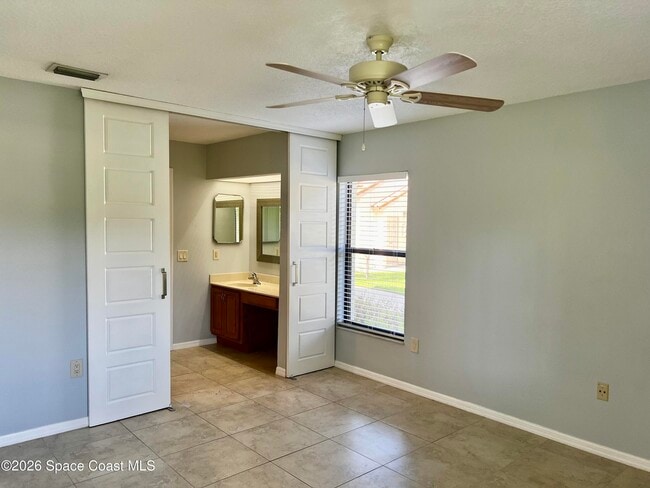 Building Photo - 1059 Country Club Dr