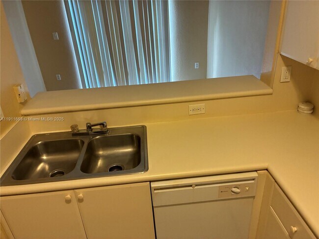 Building Photo - 1536 SE 25th St