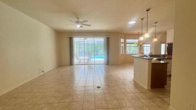 Building Photo - Private screened in POOL HOME!