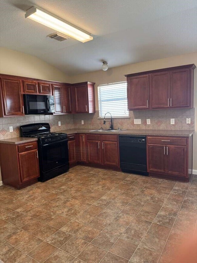 Building Photo - 11750 Pinemeade Ln