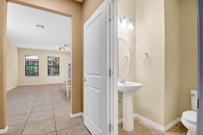 Building Photo - 2833 Troubadour St