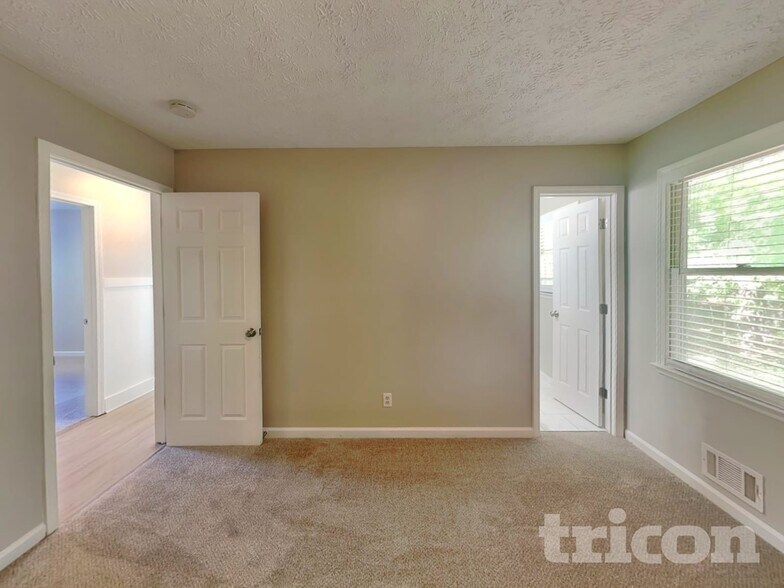 Building Photo - 2590 Mountain Brook Rd