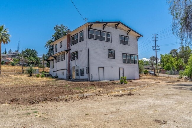 Building Photo - 1019 N Main St