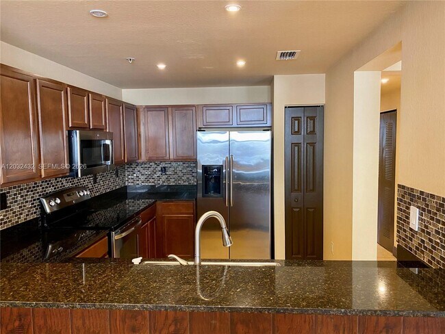 Building Photo - 8800 NW 107 Ct