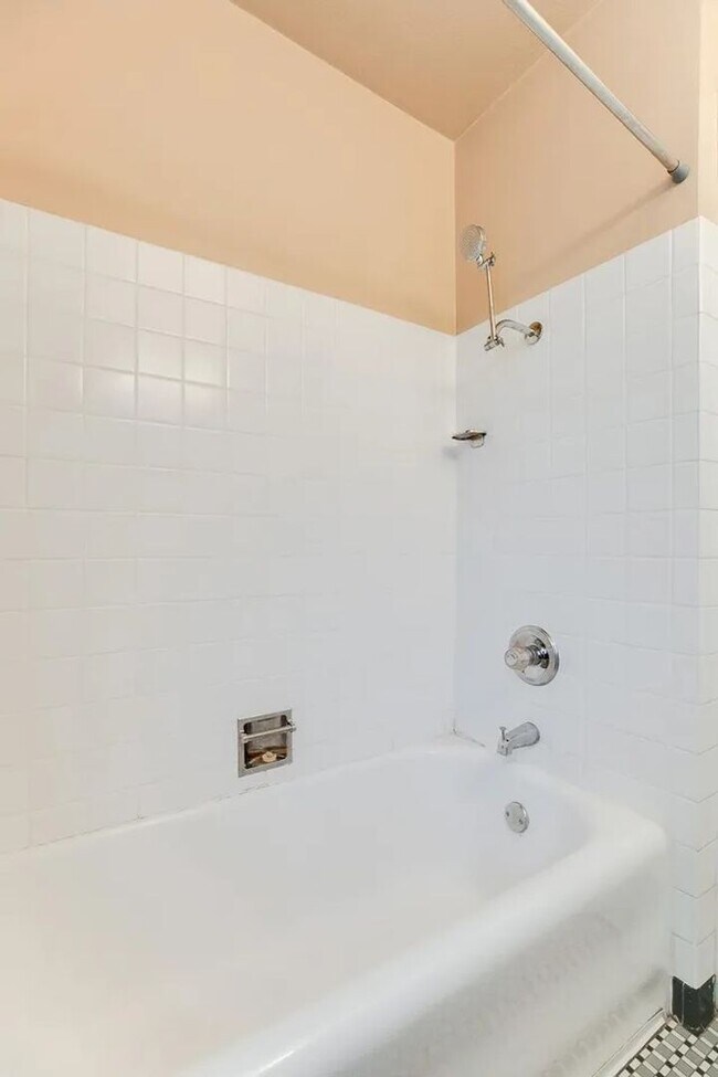 Building Photo - 1164 Randolph Ave