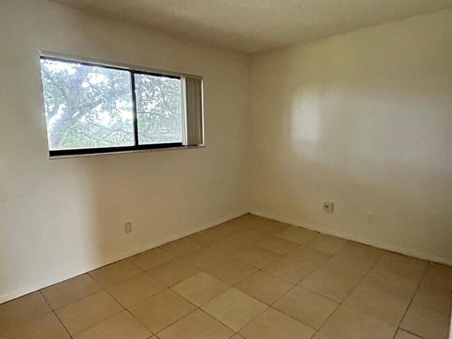 Building Photo - 6900 SW 39th St