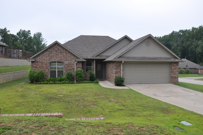 Primary Photo - Coming Soon! Lovely 3 Bedroom 2 Bath Home ...
