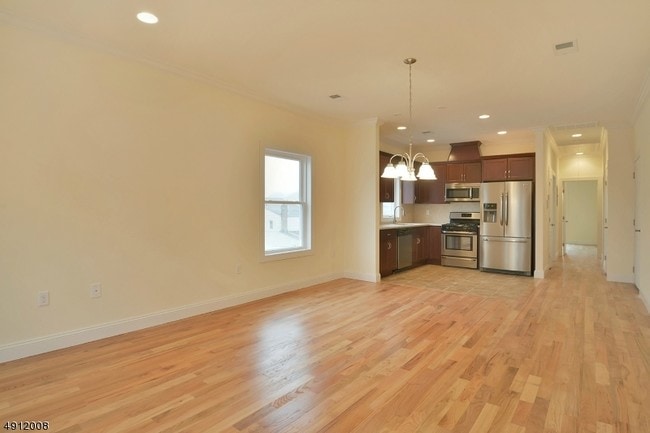 Building Photo - 410 Davis Ave