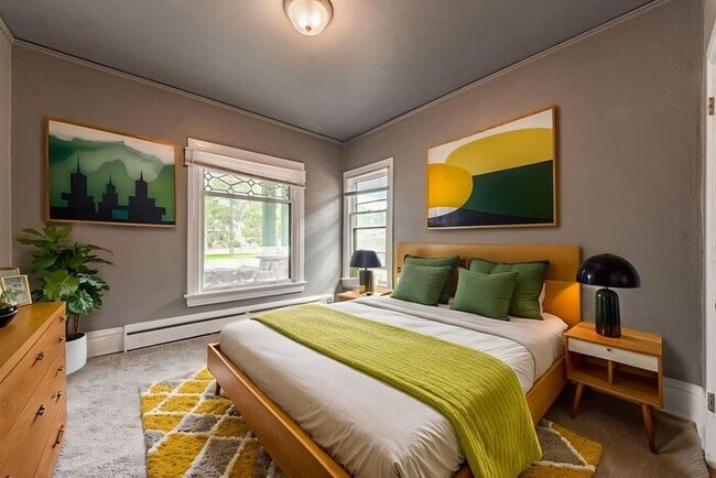 Building Photo - Victorian Home Downtown! 6 - Month Leases ...