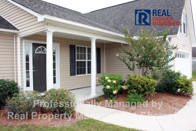 Building Photo - Welcoming Home in Courtney Pines w/Fenced Yard