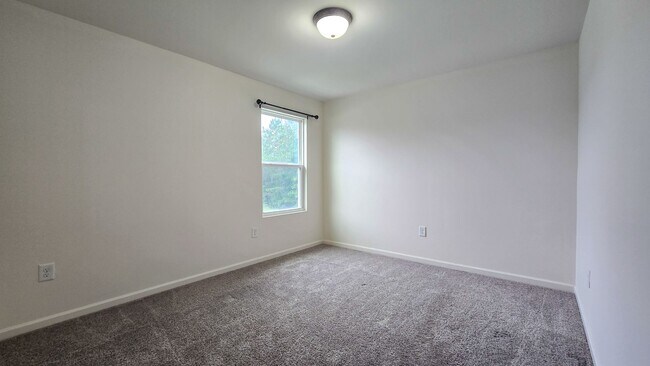 Building Photo - 489 Green Arbor Ln