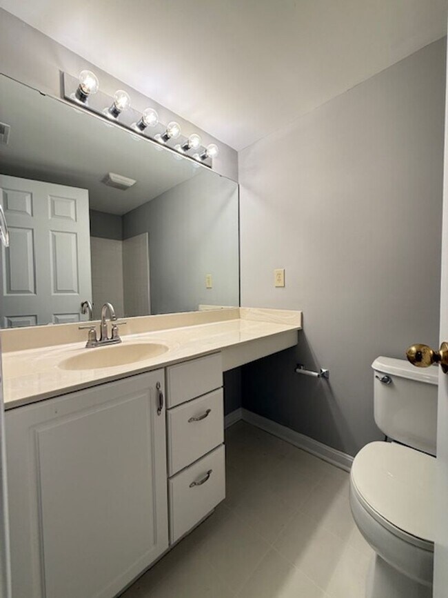 Building Photo - Triple Crown 2 bed 2 1/2 bath