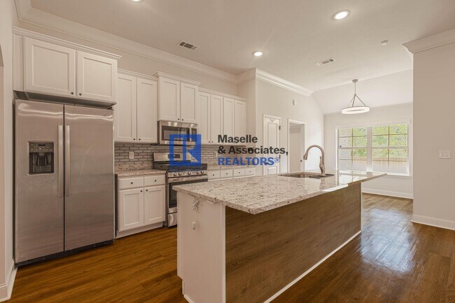 Building Photo - 1019 Silver Cir
