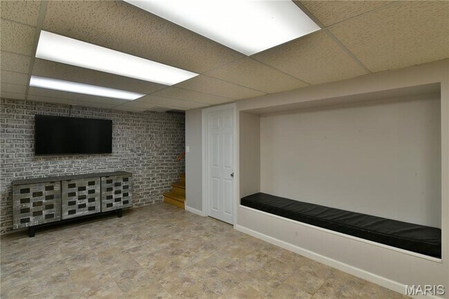 Building Photo - 965 Orchard Lakes Dr