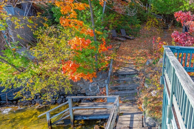 Building Photo - 4168 Lake Shore Dr