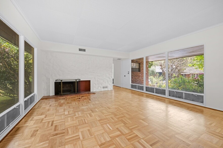 Building Photo - Classic Mid-Century home moments from Fryman Canyon