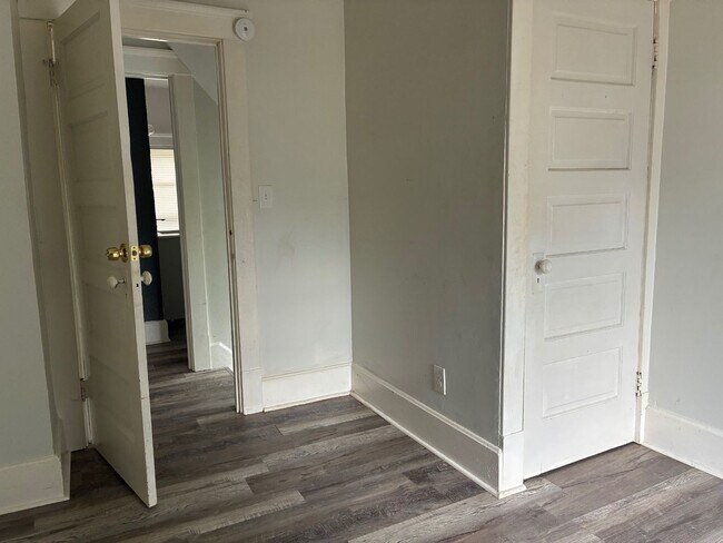 Building Photo - 118 Floral Ct