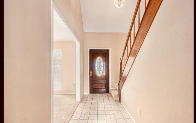 Building Photo - 15014 Hollydale Dr