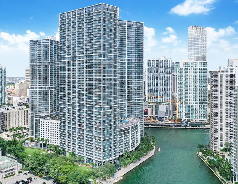 Building Photo - 475 Brickell Ave