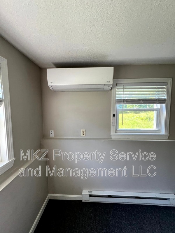 Building Photo - 51 Glenwood Dr