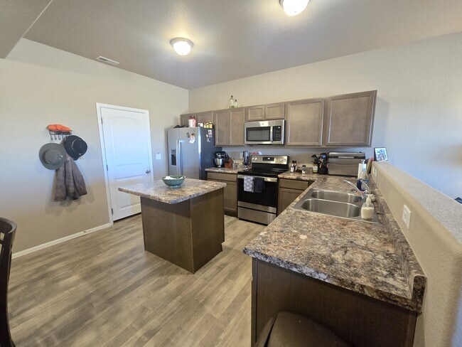 Building Photo - 7662 Spruce Pne Grv