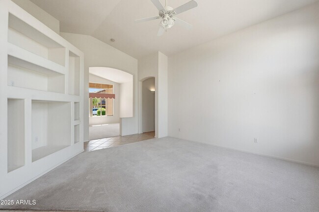 Building Photo - 4626 E Thorn Tree Dr