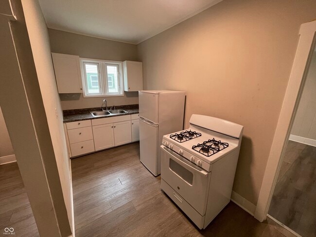 Building Photo - 129 W Hendricks St