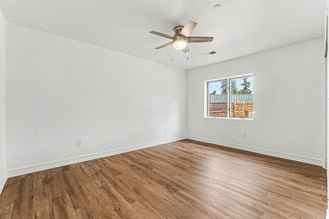 Building Photo - 1201 Raven Pl
