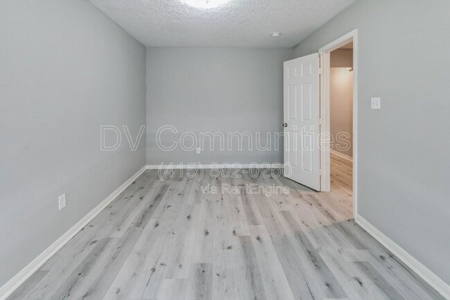 Building Photo - 2107 Lamar Dr