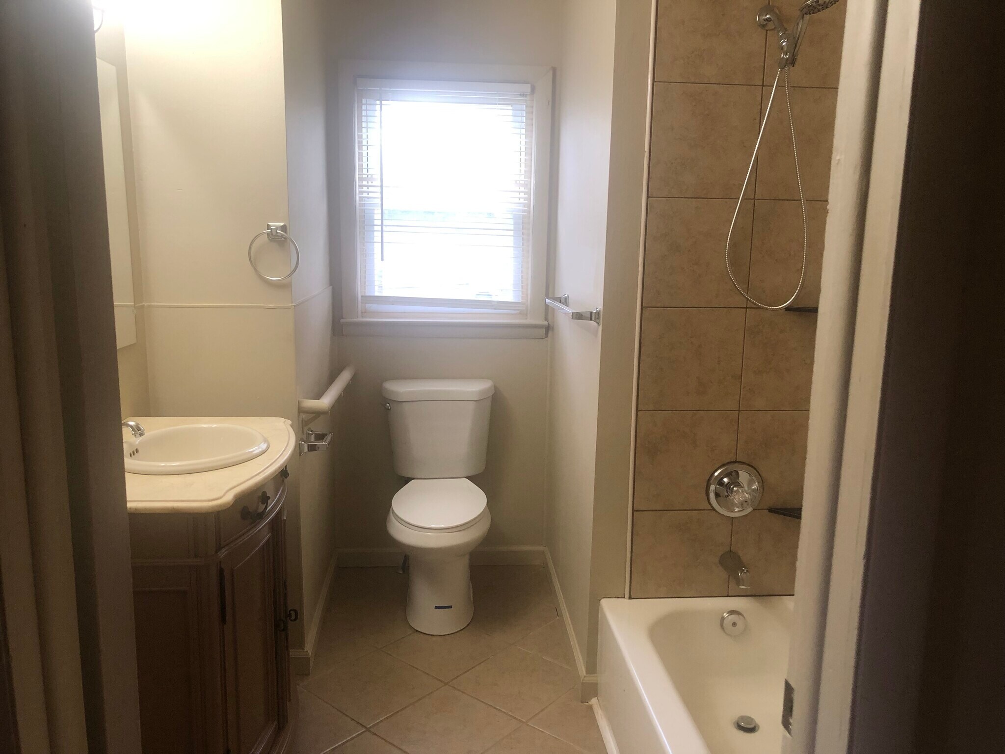 Building Photo - 3207 Alpena St