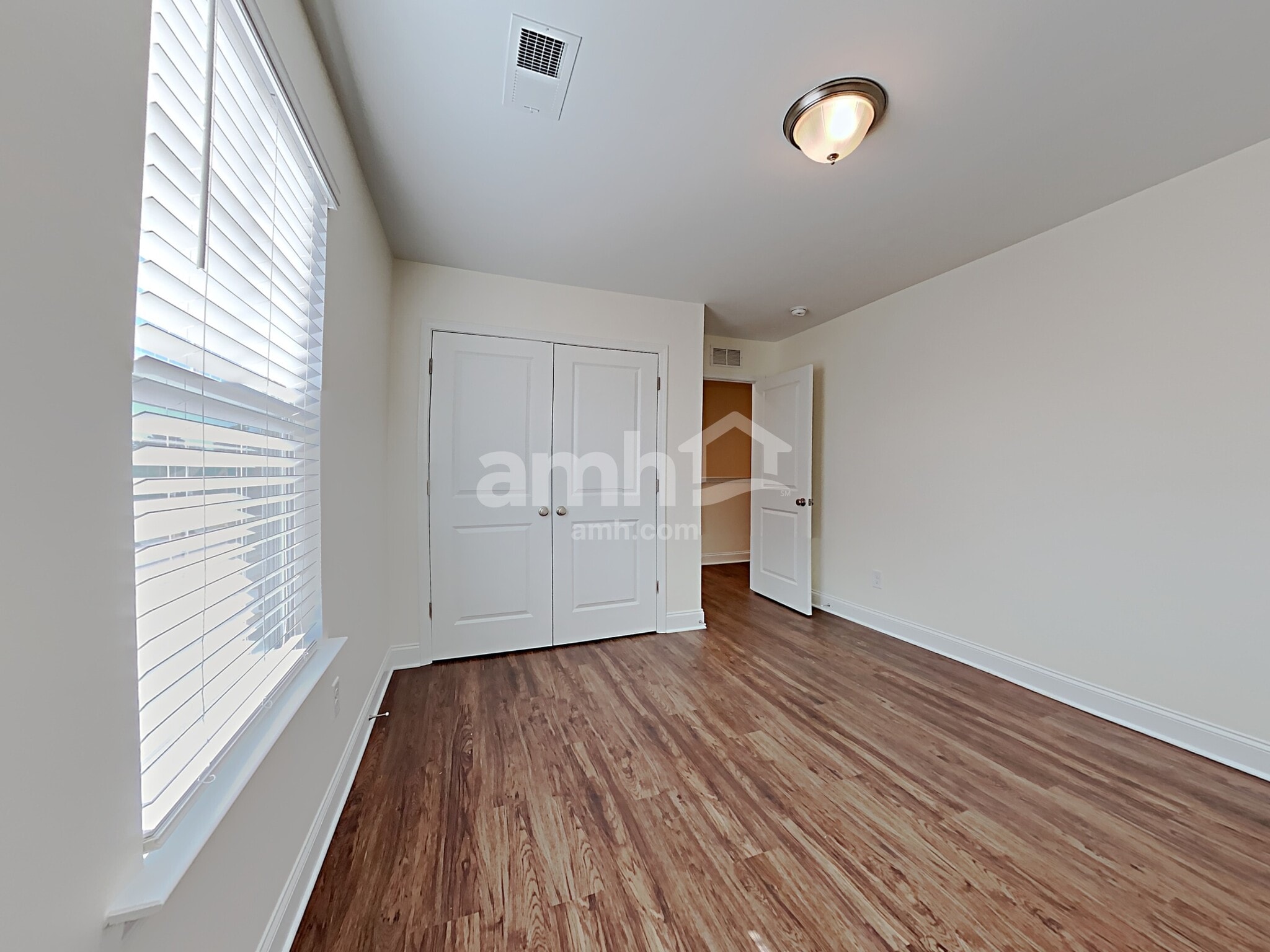 Building Photo - 160 Twin River Dr