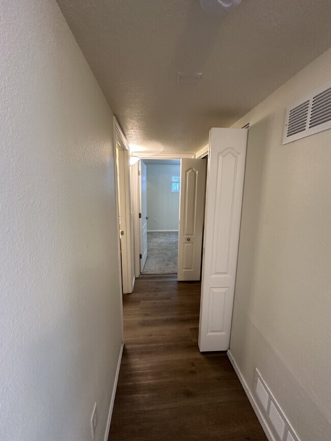 Building Photo - "Charming 2-Bed, 2-Bath Haven in Boise – Spacious 985 Sq Ft Retreat!"